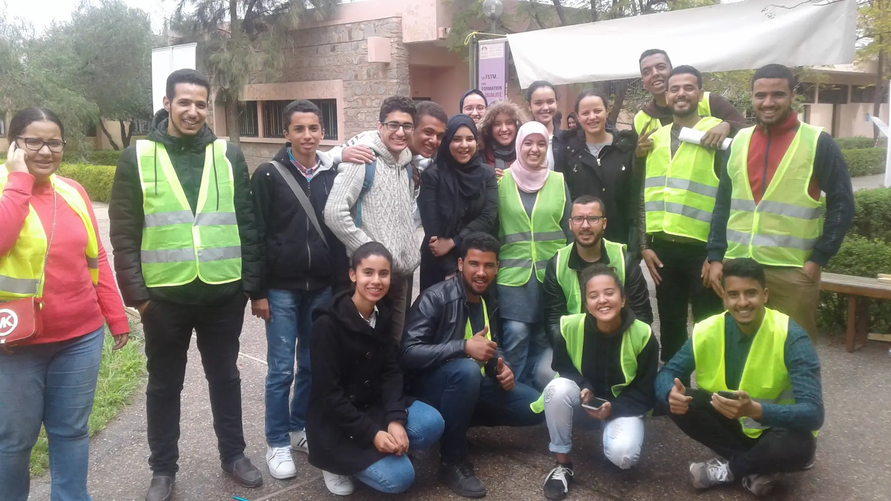 Des bénévoles rassemblés autour d’une action collective et solidaire.